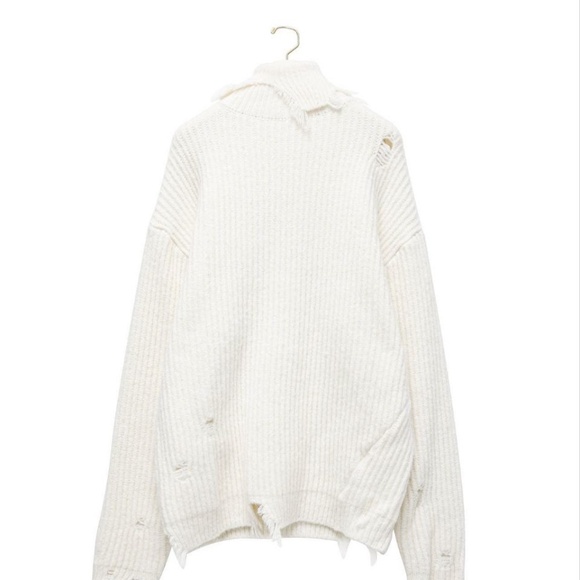 Ripped White knitted turtleneck sweater - Picture 13 of 15